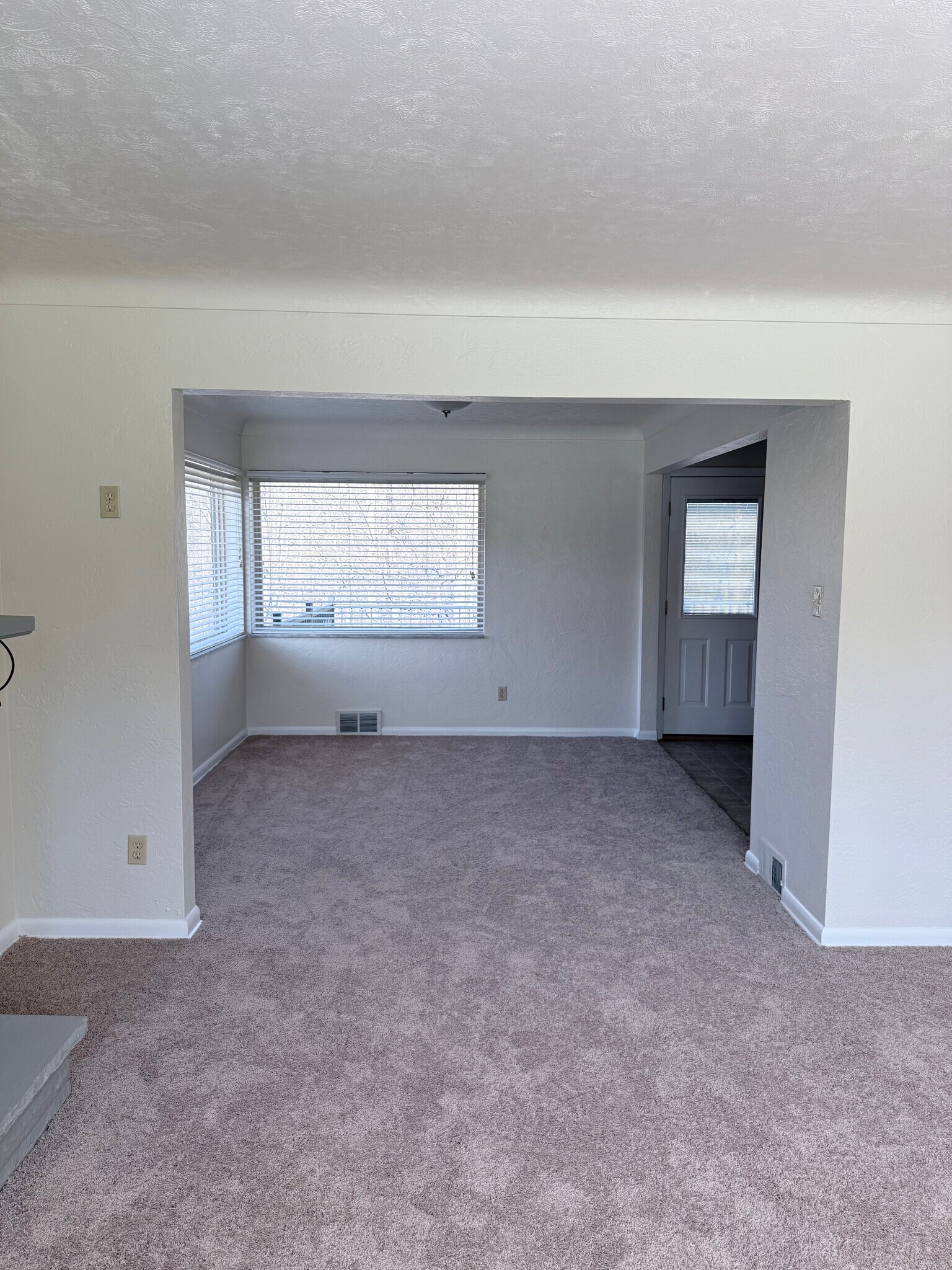 Building Photo - 3295 Woodhaven Dr