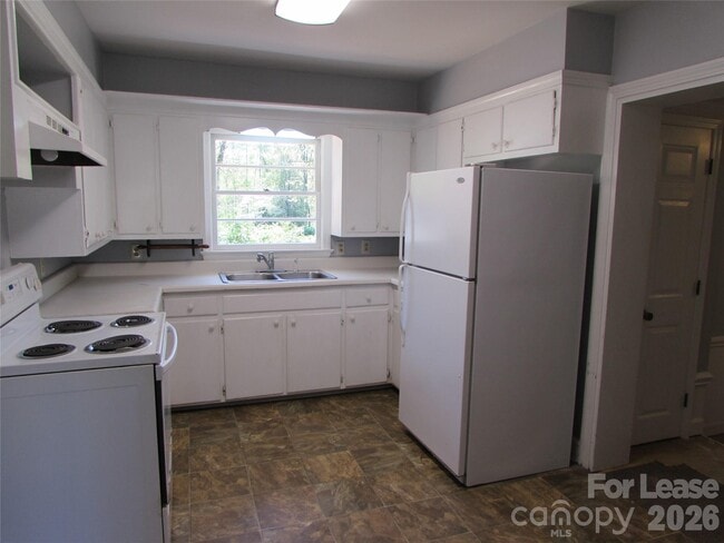 Building Photo - 1107 Forestdale Dr