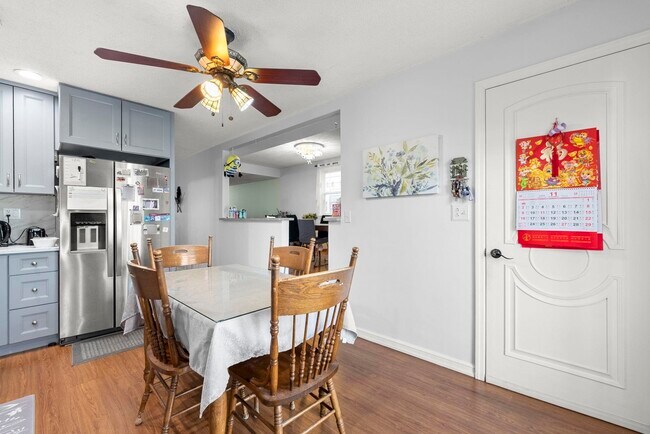 Building Photo - 77 W 17th St