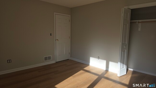 Building Photo - 387 Mixville Rd