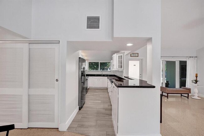 Building Photo - 2616 NE 27th Terrace