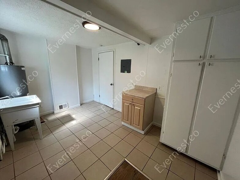 Building Photo - 23115 Powell Ave