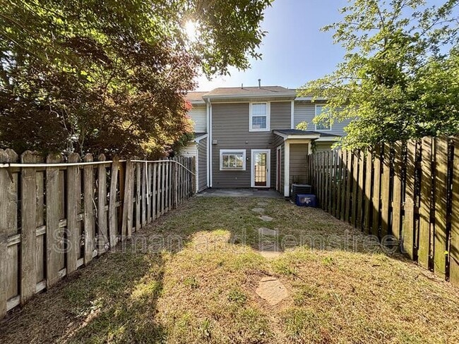 Building Photo - 1536 Elizabeth St