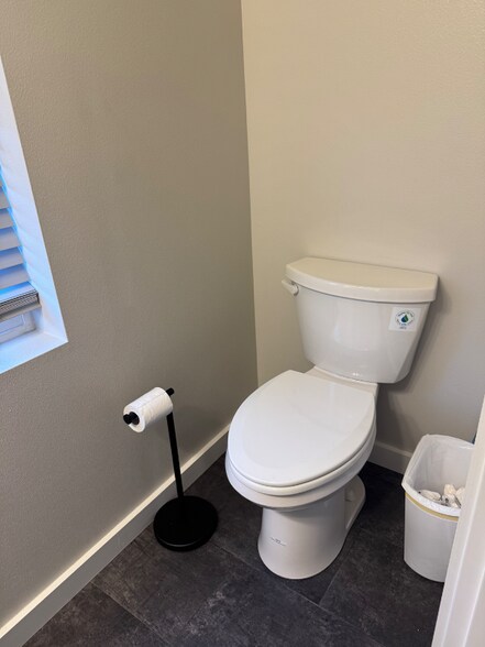 Building Photo - 427 SE Inlet Ave