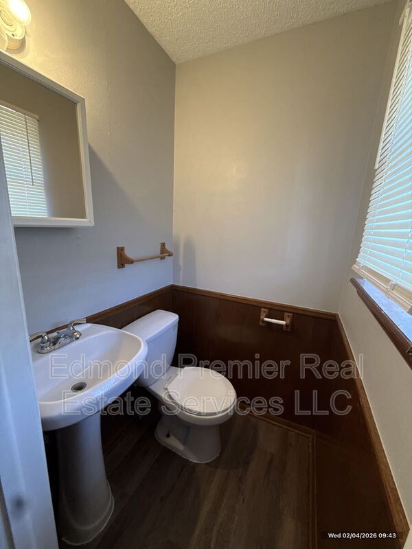 Building Photo - 629 Reynolds Rd