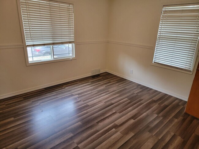 Building Photo - Great 3-Bedroom Home IN The Garland District