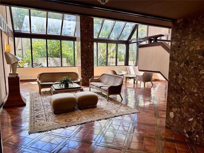 Building Photo - 520 Brickell Key Dr