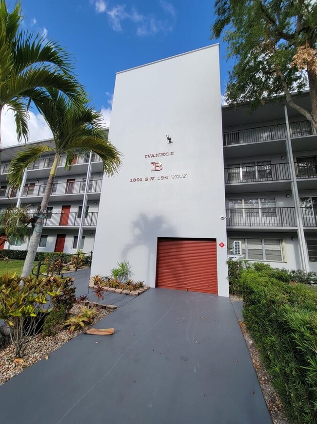 Primary Photo - 1301 SW 134th Way