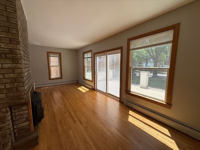 Building Photo - Beautiful 5 Bed 3 Bath Single Family Home ...