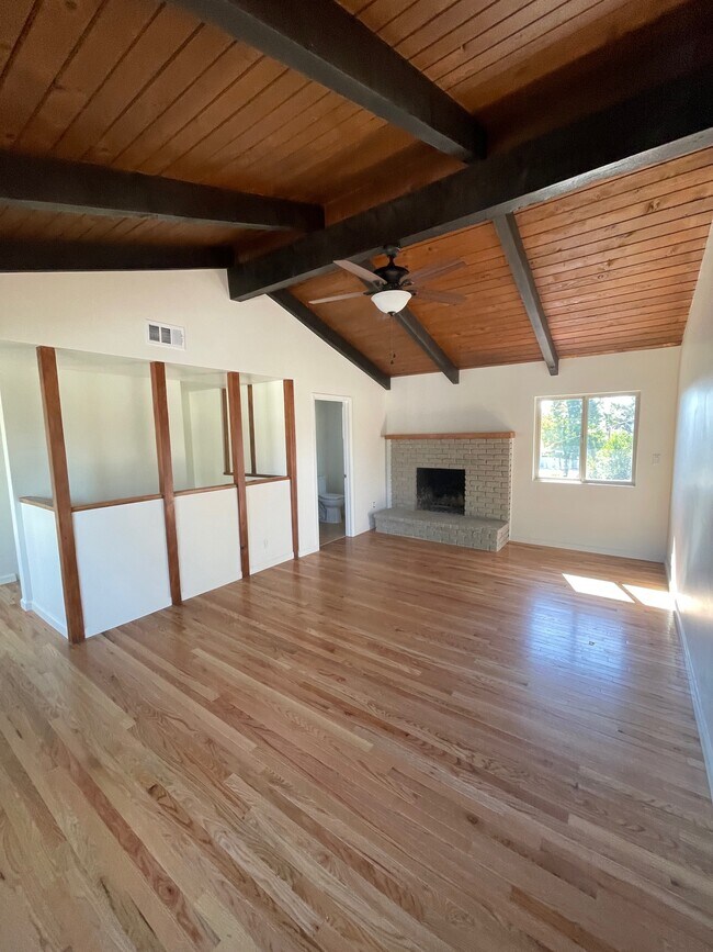 Building Photo - 576 Blaisdell Dr