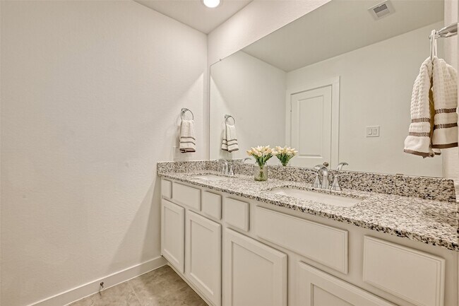 Building Photo - 323 Highland Bayou Dr