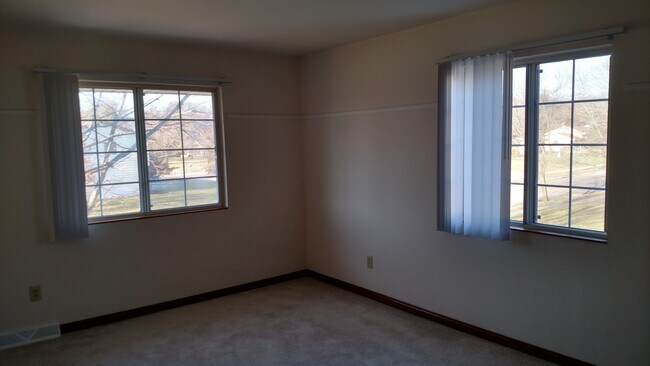 Building Photo - 741 E Imperial Dr