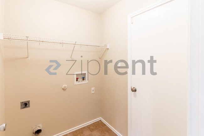 Building Photo - 419 Indian Meadow Dr