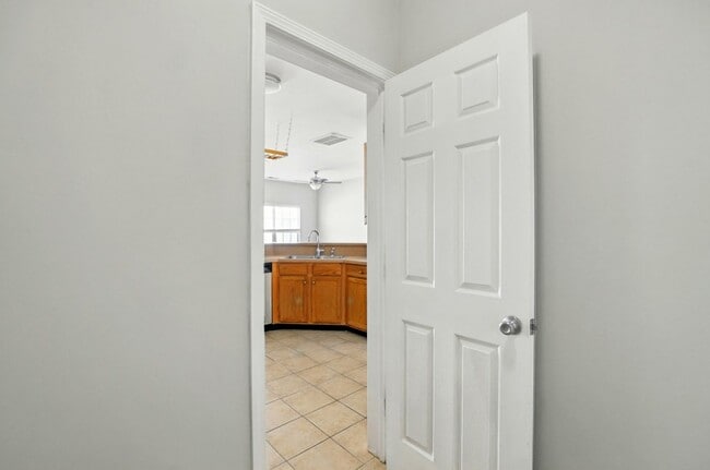 Building Photo - 2 Bedroom Townhome in Pineville!