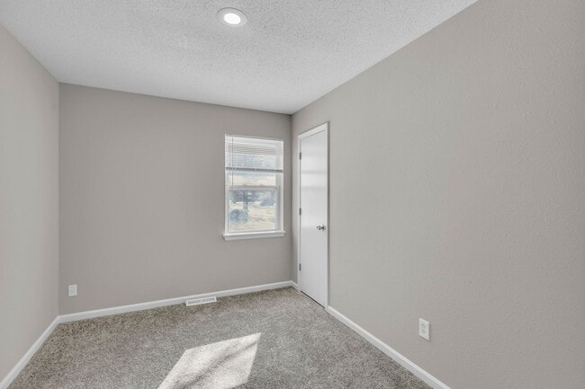 Building Photo - Amazing Townhomes