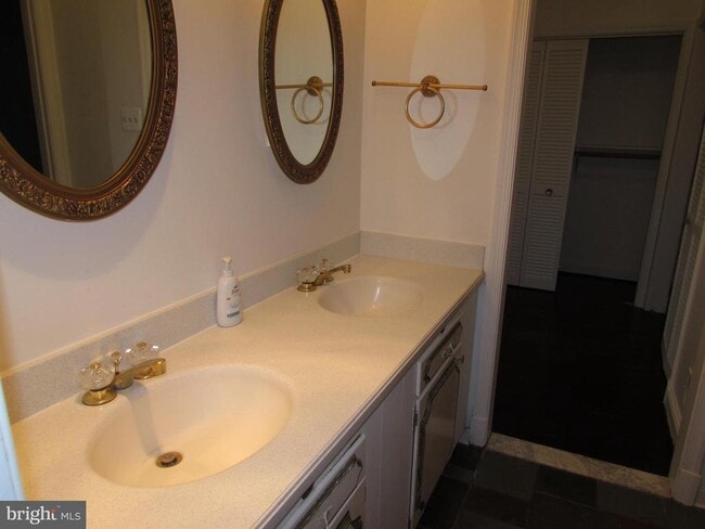 Building Photo - 472 Old Orchard Cir