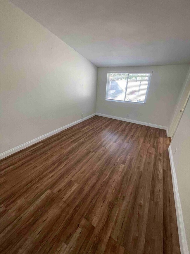 Building Photo - BEAUTIFULLY REMODELED GRANADA HILLS HOME!