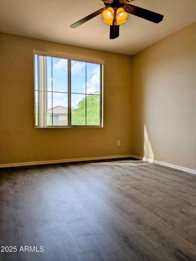 Building Photo - 10399 E Hillery Dr