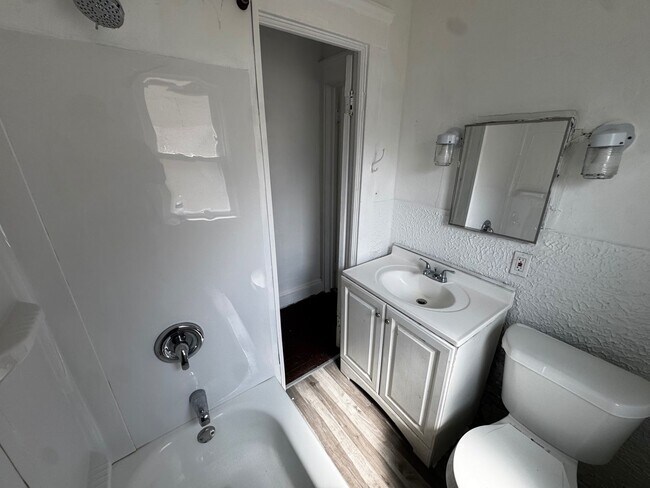 Building Photo - 880 Stevenson Rd