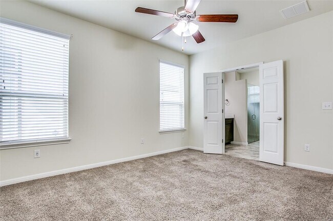 Building Photo - 9804 Tolima Dr