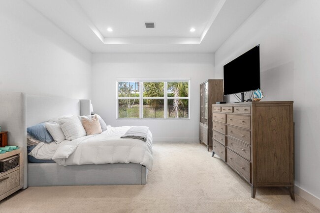 Building Photo - 9256 Crestview Cir