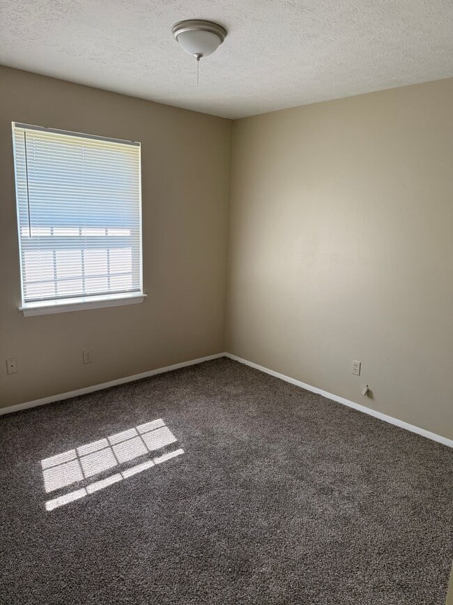 Building Photo - Hillview Area