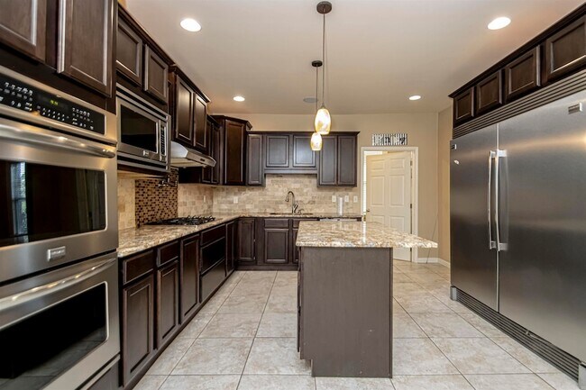 Building Photo - 1201 W 35th St