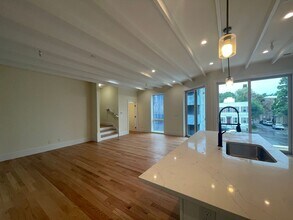 Building Photo - HOT BROOKLINE LISTING!!!!!