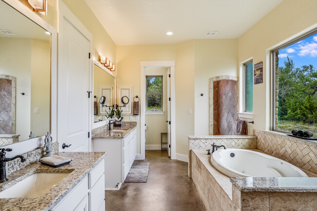 Building Photo - 1194 Vaquero Way