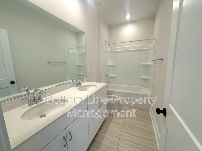 Building Photo - 9542 Munsing Dr