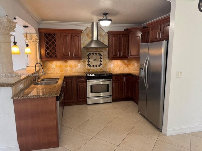 Building Photo - 6580 Lake Blue Dr