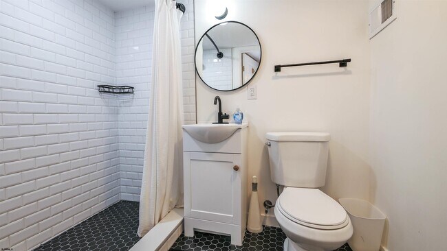 Building Photo - 106 N Portland Ave