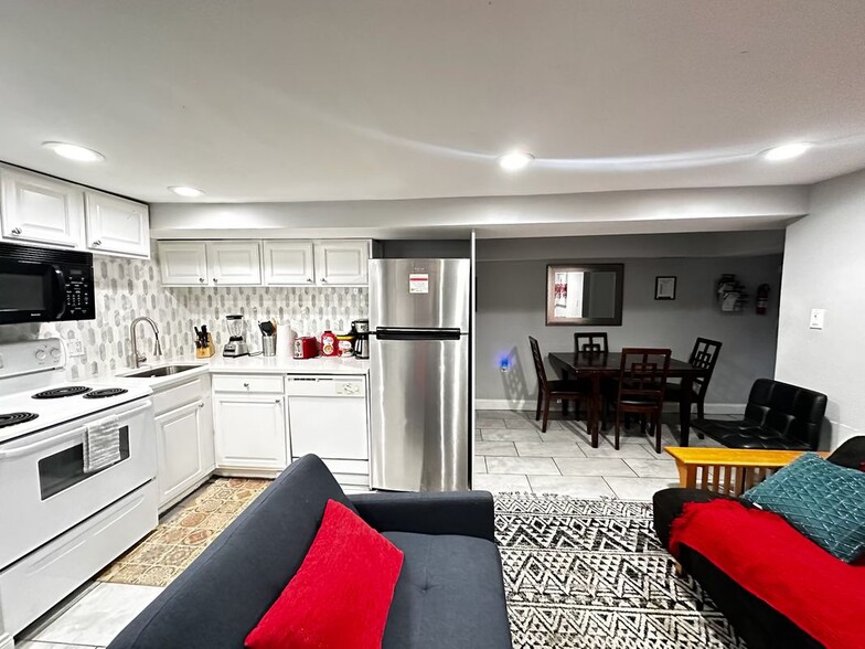 Building Photo - 609 P St NW