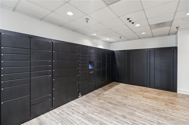 Building Photo - 2479 Peachtree Rd NE