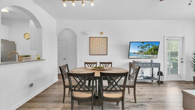 Building Photo - 2303 Butterfly Palm Way