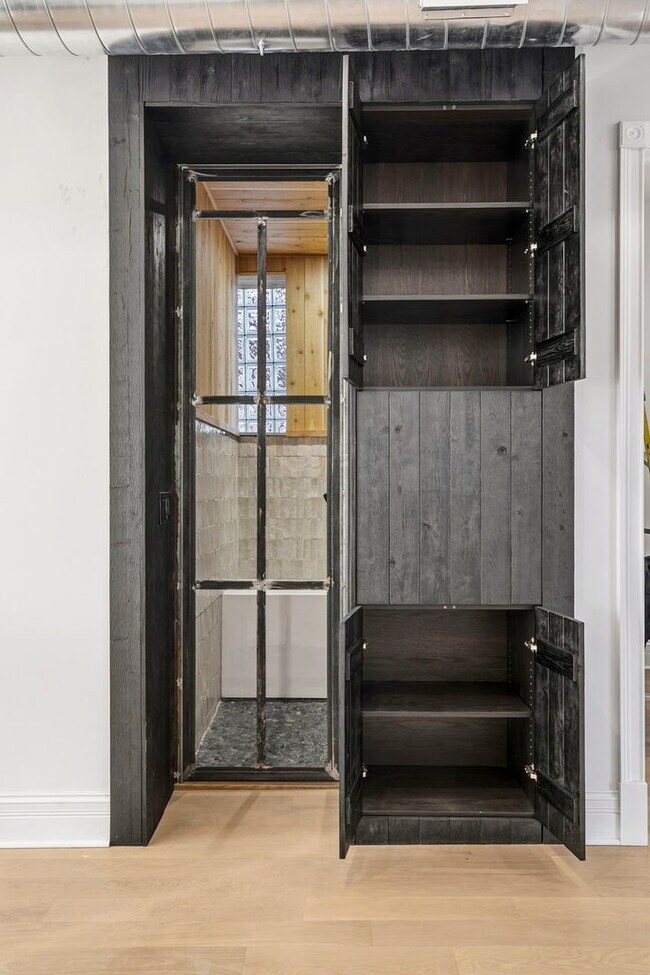 Building Photo - 1414 N Maplewood Ave