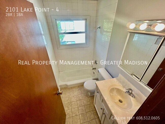 Building Photo - 2101 Lake Point Dr
