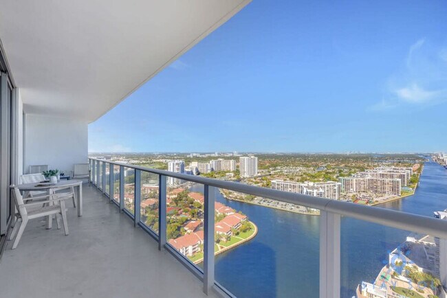 Building Photo - 4010 S Ocean Dr