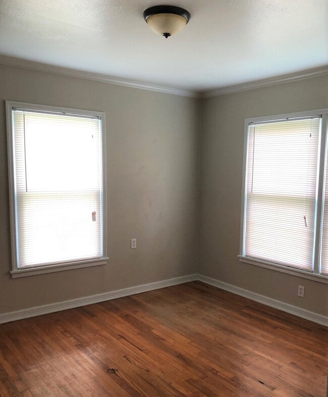 Building Photo - Cute 2 Bedroom, 1 Bath Home!