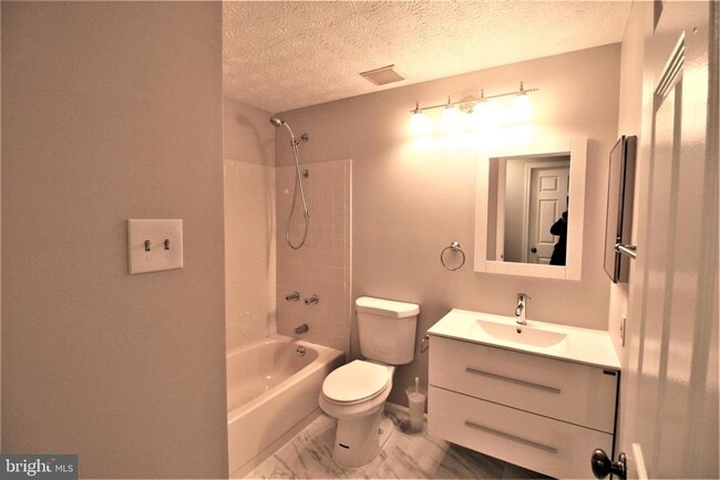 Building Photo - 507 Smoketree Ct