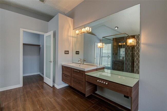 Building Photo - 4718 Brooklawn Dr