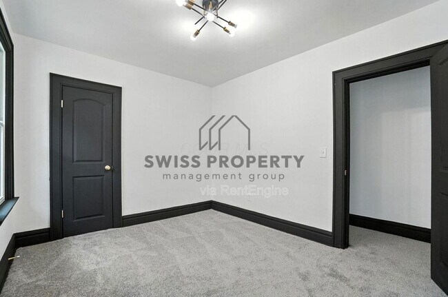 Building Photo - 889 E Livingston Ave