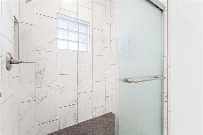 Building Photo - 10502 Grand Oak Dr