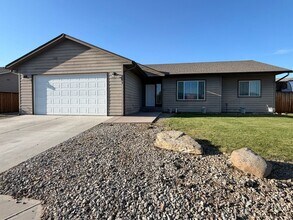 Building Photo - Now renting 3 bedroom House