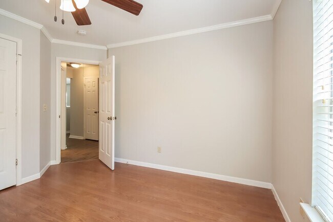 Building Photo - 19019 Oakway Dr