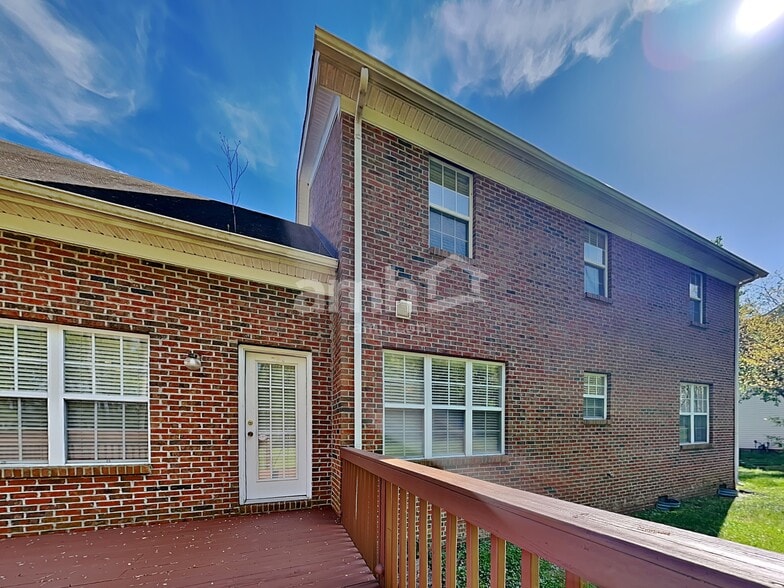 Building Photo - 3321 Dairy Point Dr