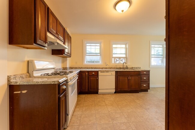 Building Photo - 87 Harnden Ave