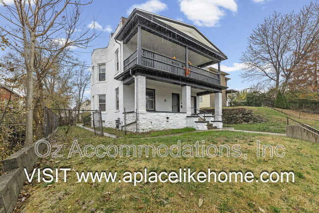 Building Photo - 3523 St John Ave