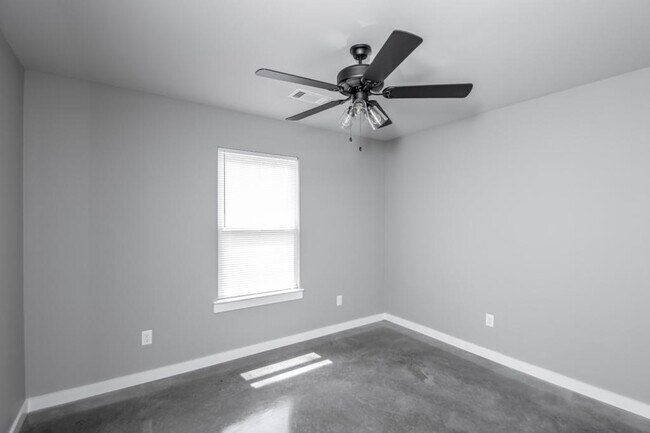 Building Photo - 106 Hemlock Ave