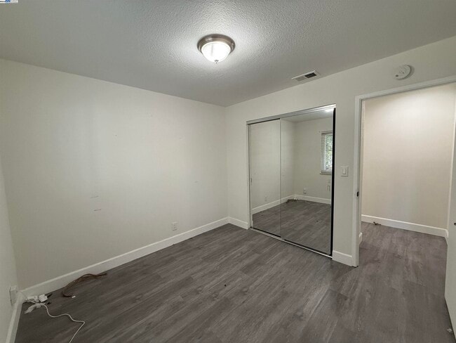 Building Photo - 91 Fountainhead Ct